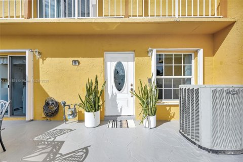 Condo in Miami, Florida, 2 bedrooms  № 1968091 - photo 18