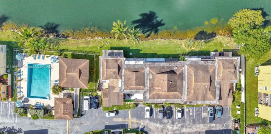 Condo in Miami, Florida, 2 bedrooms  № 1968091