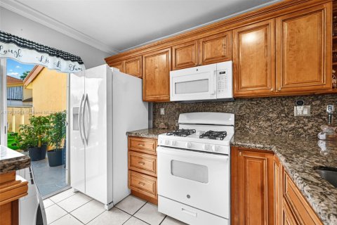 Condo in Miami, Florida, 2 bedrooms  № 1968091 - photo 27