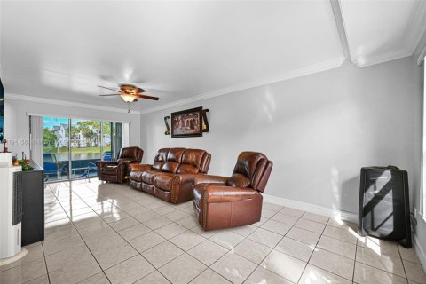 Condo in Miami, Florida, 2 bedrooms  № 1968091 - photo 20