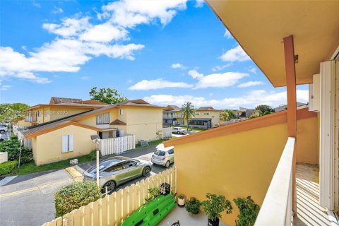 Condo in Miami, Florida, 2 bedrooms  № 1968091 - photo 15