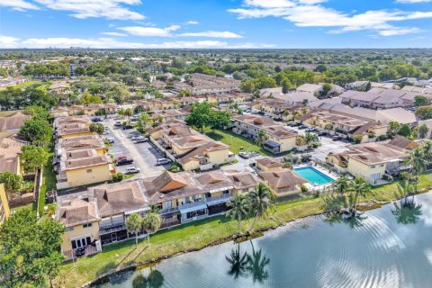 Condo in Miami, Florida, 2 bedrooms  № 1968091 - photo 3