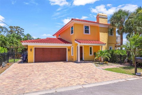 House in Palm Harbor, Florida 4 bedrooms, 297.84 sq.m. № 2202748 - photo 4