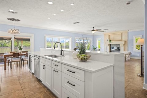 House in Palm Harbor, Florida 4 bedrooms, 297.84 sq.m. № 2202748 - photo 11