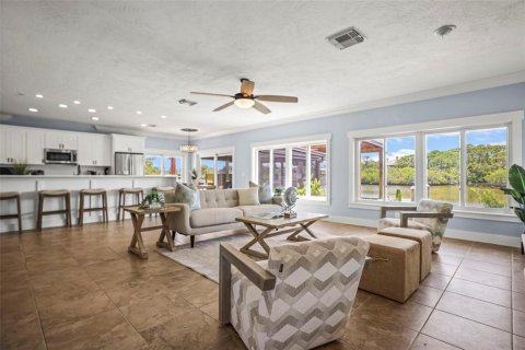 House in Palm Harbor, Florida 4 bedrooms, 297.84 sq.m. № 2202748 - photo 5
