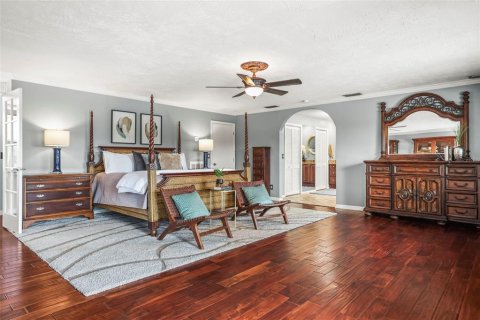 House in Palm Harbor, Florida 4 bedrooms, 297.84 sq.m. № 2202748 - photo 29