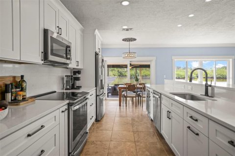 House in Palm Harbor, Florida 4 bedrooms, 297.84 sq.m. № 2202748 - photo 10