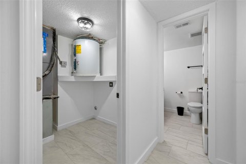 Condo in Largo, Florida, 2 bedrooms  № 2391332 - photo 21