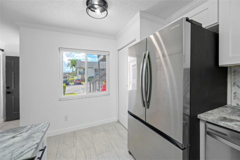 Condo in Largo, Florida, 2 bedrooms  № 2391332 - photo 12