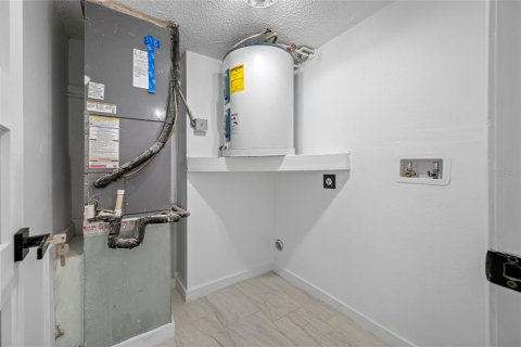Condo in Largo, Florida, 2 bedrooms  № 2391332 - photo 22