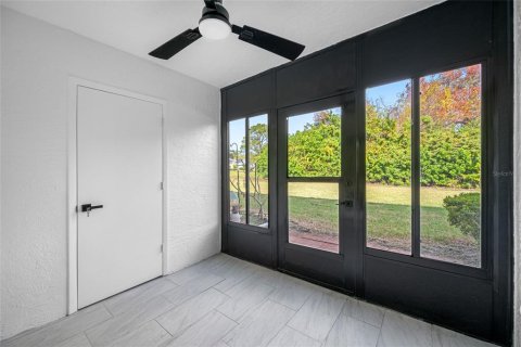 Condo in Largo, Florida, 2 bedrooms  № 2391332 - photo 3