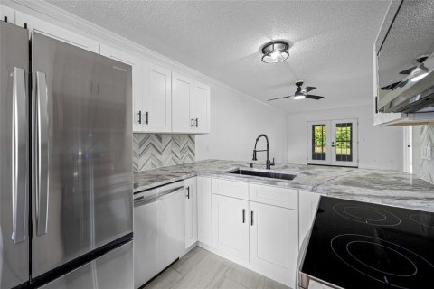 Condo in Largo, Florida, 2 bedrooms № 2391332
