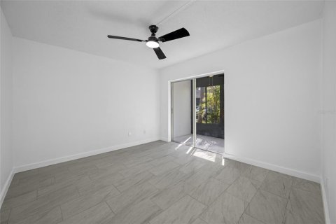 Condo in Largo, Florida, 2 bedrooms  № 2391332 - photo 16