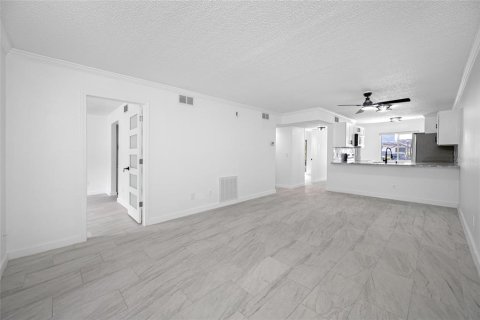 Condo in Largo, Florida, 2 bedrooms  № 2391332 - photo 2