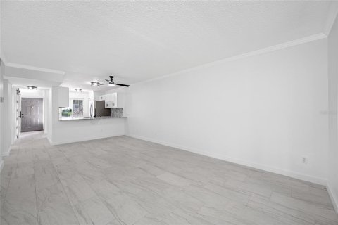 Condo in Largo, Florida, 2 bedrooms  № 2391332 - photo 14