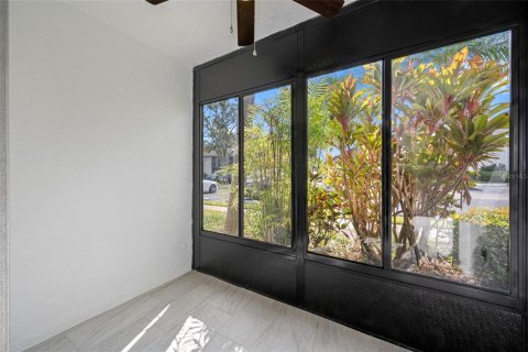Condo in Largo, Florida, 2 bedrooms  № 2391332 - photo 20