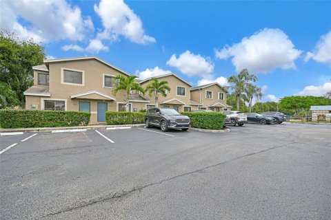 Touwnhouse à louer à Davie, Floride: 3 chambres, 132.39 m2 № 2059249 - photo 2