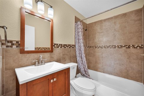 Touwnhouse à louer à Davie, Floride: 3 chambres, 132.39 m2 № 2059249 - photo 11