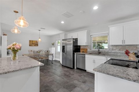 Casa en venta en Winter Park, Florida, 4 dormitorios, 165.18 m2 № 1901009 - foto 4