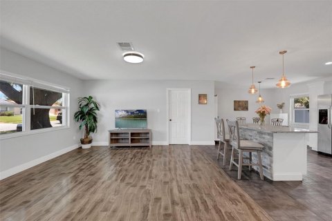 Casa en venta en Winter Park, Florida, 4 dormitorios, 165.18 m2 № 1901009 - foto 13