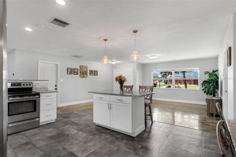 Casa en venta en Winter Park, Florida, 4 dormitorios, 165.18 m2 № 1901009 - foto 6
