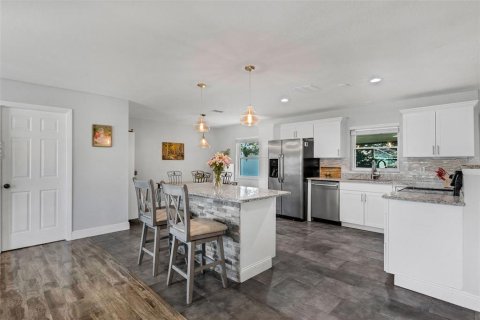 Casa en venta en Winter Park, Florida, 4 dormitorios, 165.18 m2 № 1901009 - foto 7