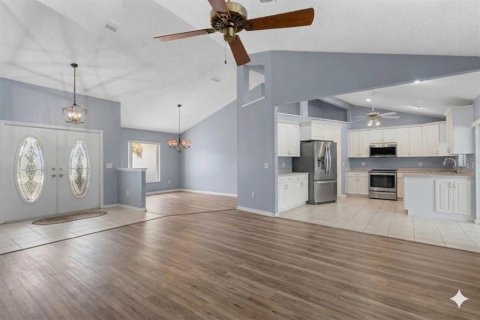 House in Sun City Center, Florida 2 bedrooms, 199.65 sq.m. № 2142926 - photo 5