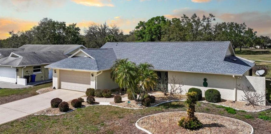House in Sun City Center, Florida 2 bedrooms, 199.65 sq.m. № 2142926