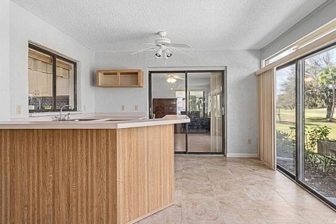 House in Sun City Center, Florida 2 bedrooms, 199.65 sq.m. № 2142926 - photo 16