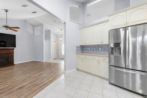 House in Sun City Center, Florida 2 bedrooms, 199.65 sq.m. № 2142926 - photo 9