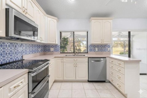 House in Sun City Center, Florida 2 bedrooms, 199.65 sq.m. № 2142926 - photo 12