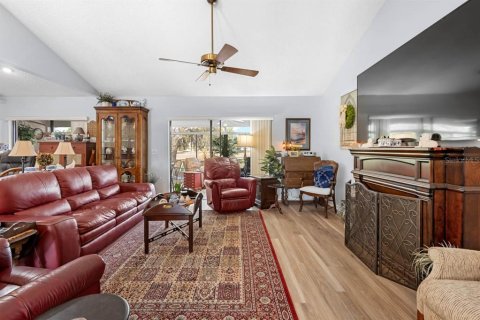 House in Sun City Center, Florida 2 bedrooms, 199.65 sq.m. № 2142926 - photo 8