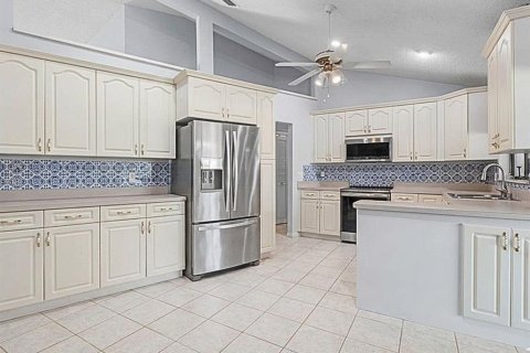 House in Sun City Center, Florida 2 bedrooms, 199.65 sq.m. № 2142926 - photo 10