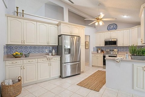 House in Sun City Center, Florida 2 bedrooms, 199.65 sq.m. № 2142926 - photo 11