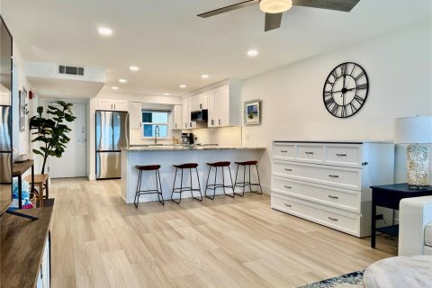 Condo in Clearwater, Florida, 1 bedroom  № 1919101 - photo 10