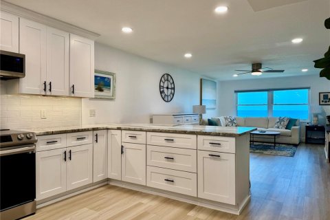 Condo in Clearwater, Florida, 1 bedroom  № 1919101 - photo 3