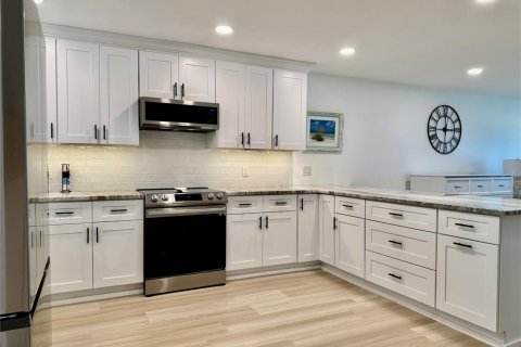 Condo in Clearwater, Florida, 1 bedroom  № 1919101 - photo 4