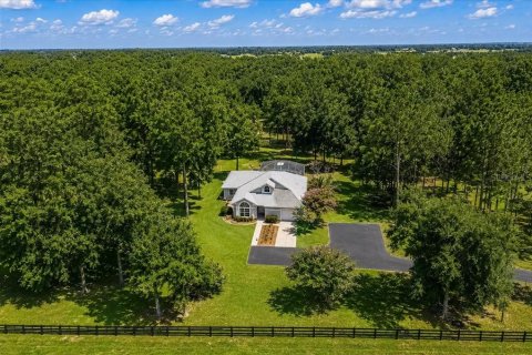 House in Ocala, Florida 4 bedrooms, 206.89 sq.m. № 2277075