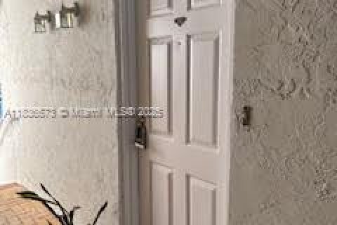 Купить кондоминиум в Майами, Флорида 2 спальни, 112.6м2, № 1821817 - фото 1