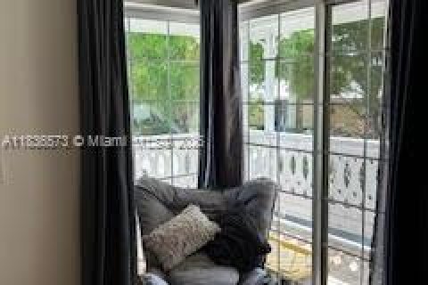 Купить кондоминиум в Майами, Флорида 2 спальни, 112.6м2, № 1821817 - фото 4