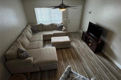 Townhouse in Brandon, Florida 2 bedrooms, 129.51 sq.m. № 2239843 - photo 11