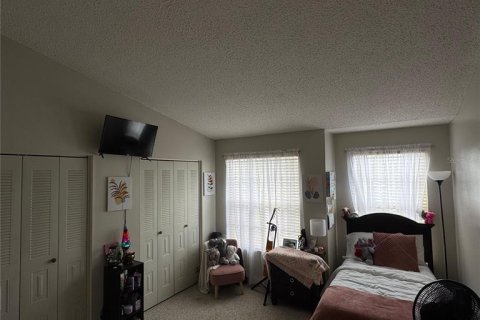 Townhouse in Brandon, Florida 2 bedrooms, 129.51 sq.m. № 2239843 - photo 14