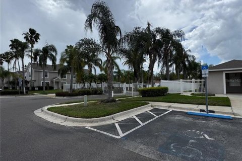 Townhouse in Brandon, Florida 2 bedrooms, 129.51 sq.m. № 2239843 - photo 18