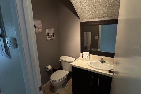 Townhouse in Brandon, Florida 2 bedrooms, 129.51 sq.m. № 2239843 - photo 6