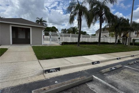 Townhouse in Brandon, Florida 2 bedrooms, 129.51 sq.m. № 2239843 - photo 21