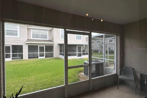 Townhouse in Brandon, Florida 2 bedrooms, 129.51 sq.m. № 2239843 - photo 10