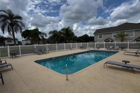 Townhouse in Brandon, Florida 2 bedrooms, 129.51 sq.m. № 2239843 - photo 20