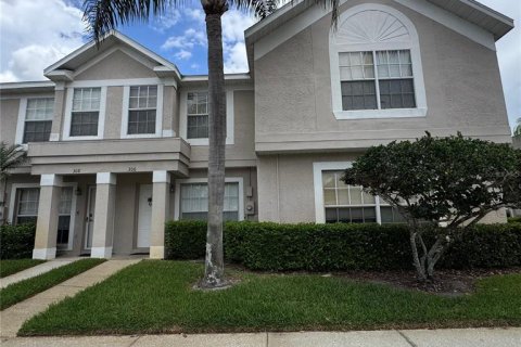 Townhouse in Brandon, Florida 2 bedrooms, 129.51 sq.m. № 2239843 - photo 2