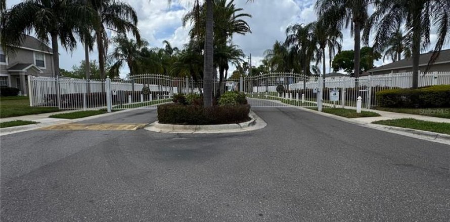 Townhouse in Brandon, Florida 2 bedrooms, 129.51 sq.m. № 2239843