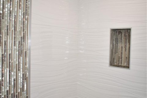 Condo in Tamarac, Florida, 2 bedrooms  № 2089718 - photo 26